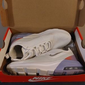 Nike Air Max Motion 2 Women's sz 10 White shoes
